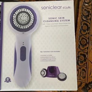 Sonic skin cleaning system